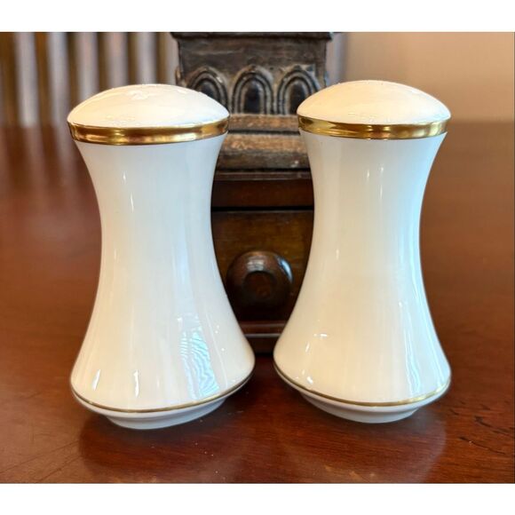 LENOX -  Eternal Collection Vintage (60s) Porcelain Salt & Pepper Shakers/3.75" - Picture 16 of 16